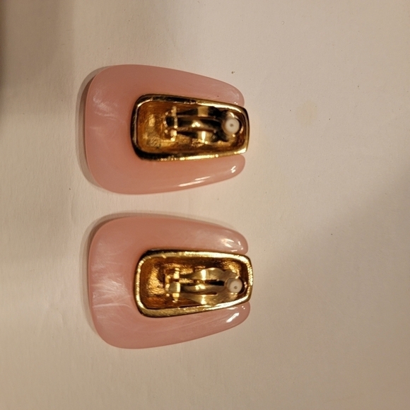 Vintage Avon Pink Lucite and Goldtone Clip On Earrings - Picture 3 of 4
